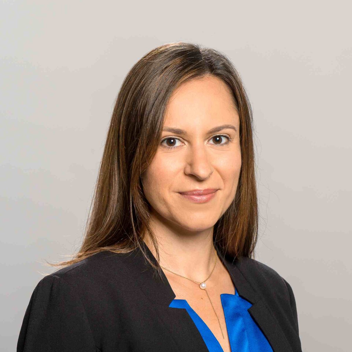 TUM Alumna Carina Baer de Oliveira Mann